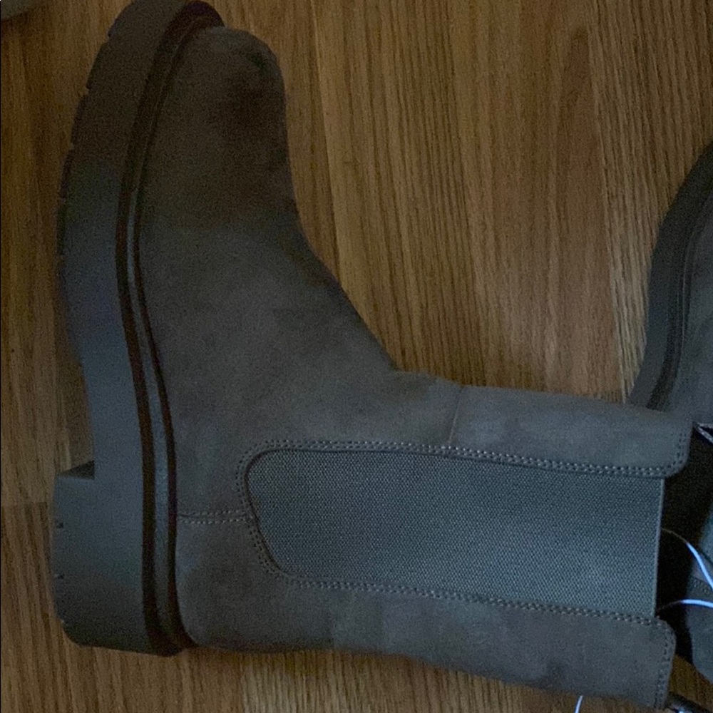 Shoes - Picture 2 of 3